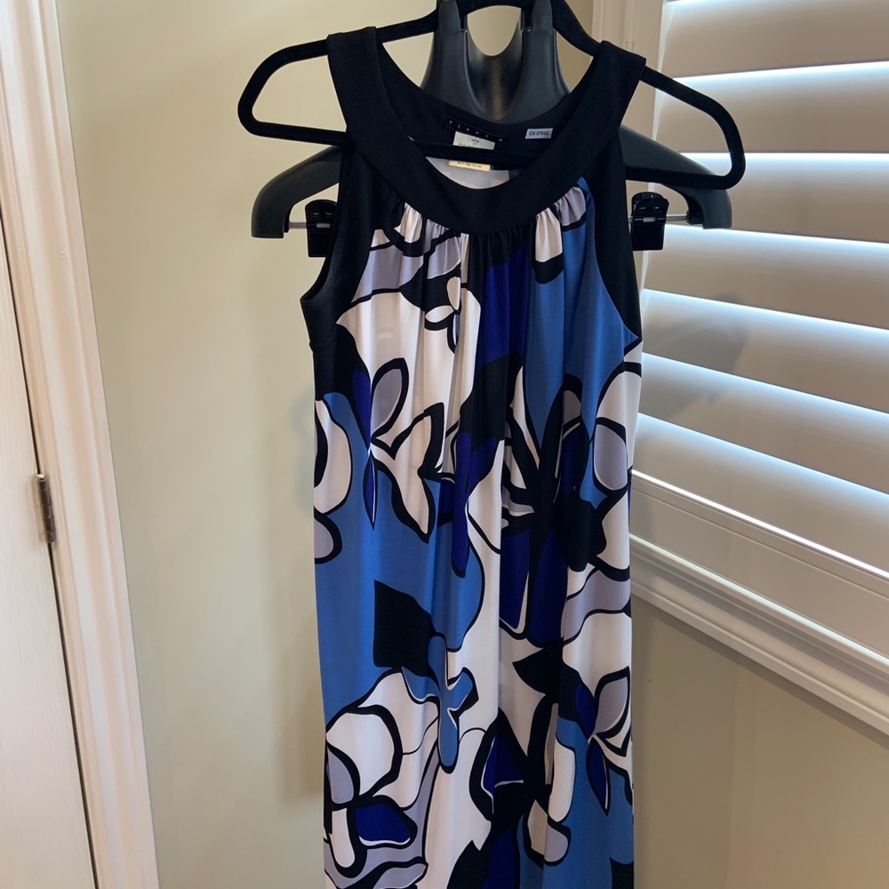 Funky dress looks great with chunky heels. Racer back. Size M